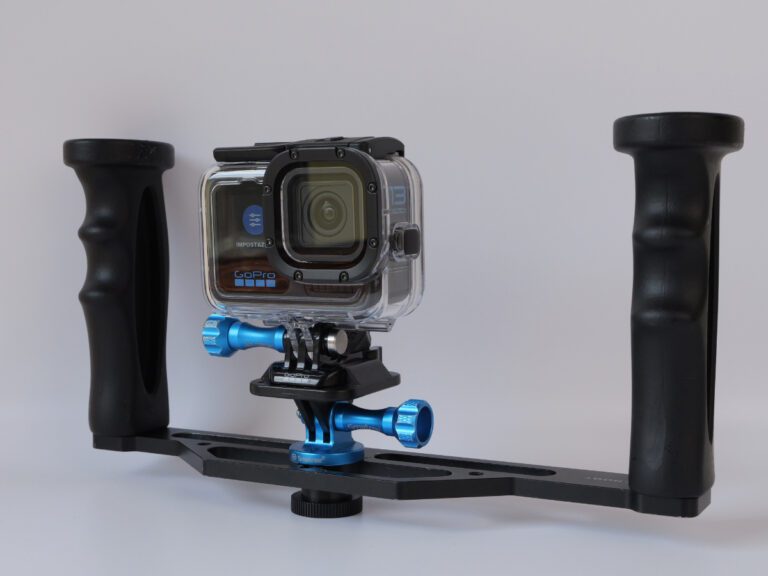 questa foto fa vedere i Bracci Stabilizzatoricon montati una GoPro Hero13 e custodia subacquea.