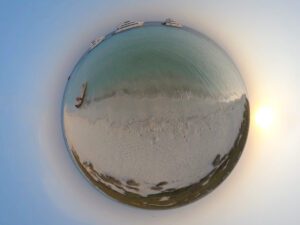 Questa foto fatta con GoPro Max mostra un immagine a 360 gradi dell'Isola di Siyal, nel Mar Rosso Egiziano.
