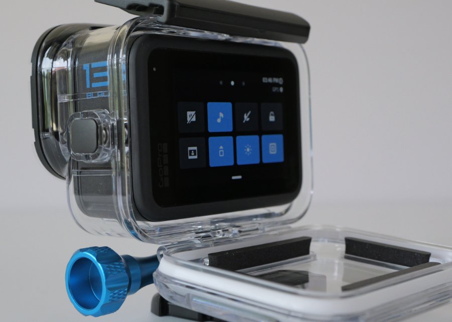 questa foto fa vedere una custodia originale GoPro con inserita una GoPro Hero13.